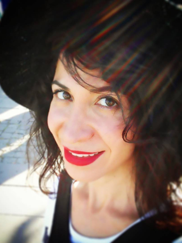 Özge Yıldırım Resmi