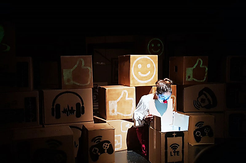 Bir Acayip Taşınma Resmi 2