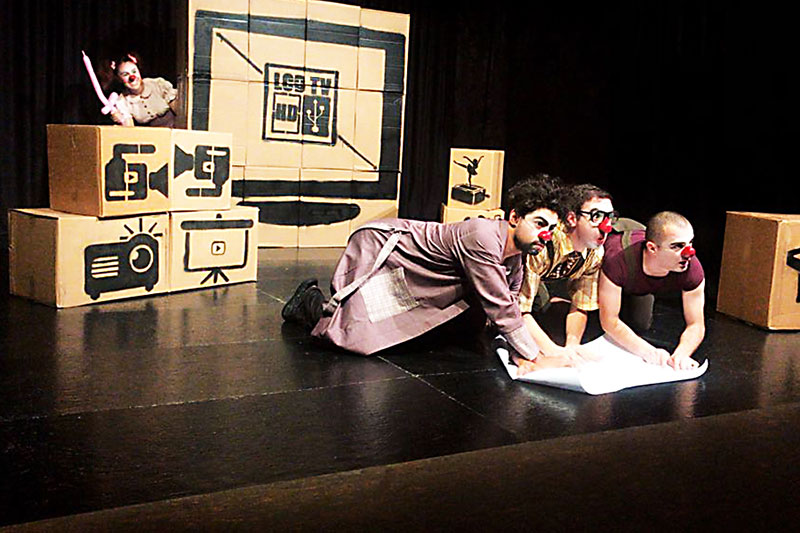 Bir Acayip Taşınma Resmi 1