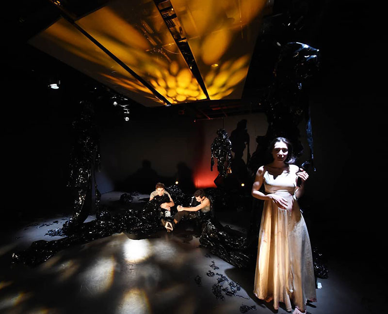 Bir Avuç Kül Resmi 2