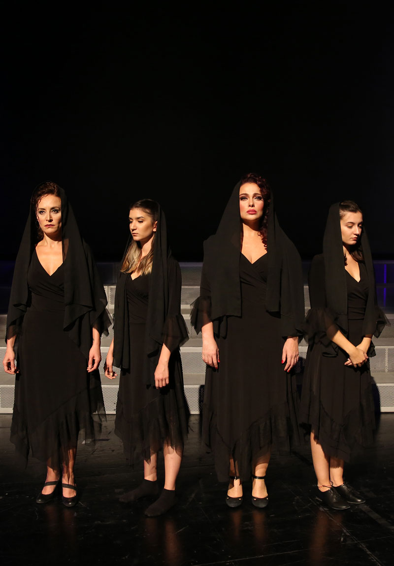 Böyledir Bizim Sevdamız Poster