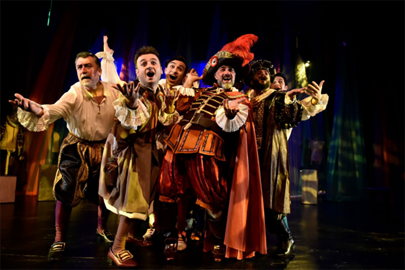 Windsor'un Şen Kadınları Galeri 6