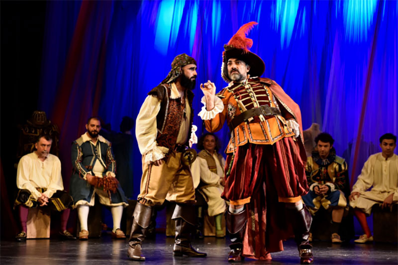 Windsor'un Şen Kadınları Galeri 7