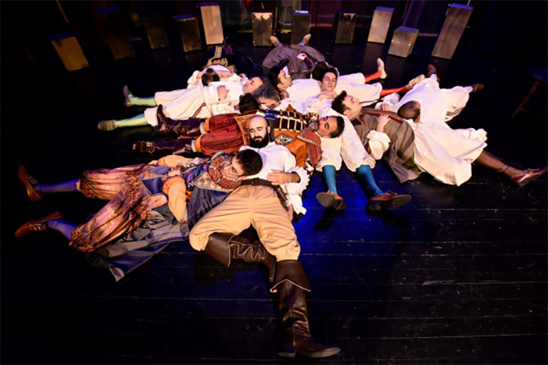 Windsor'un Şen Kadınları Resmi 1